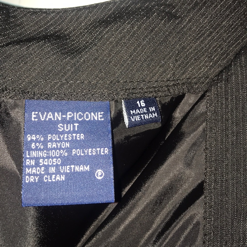 Evan-Picone Suit with scarf - Picture 12 of 15